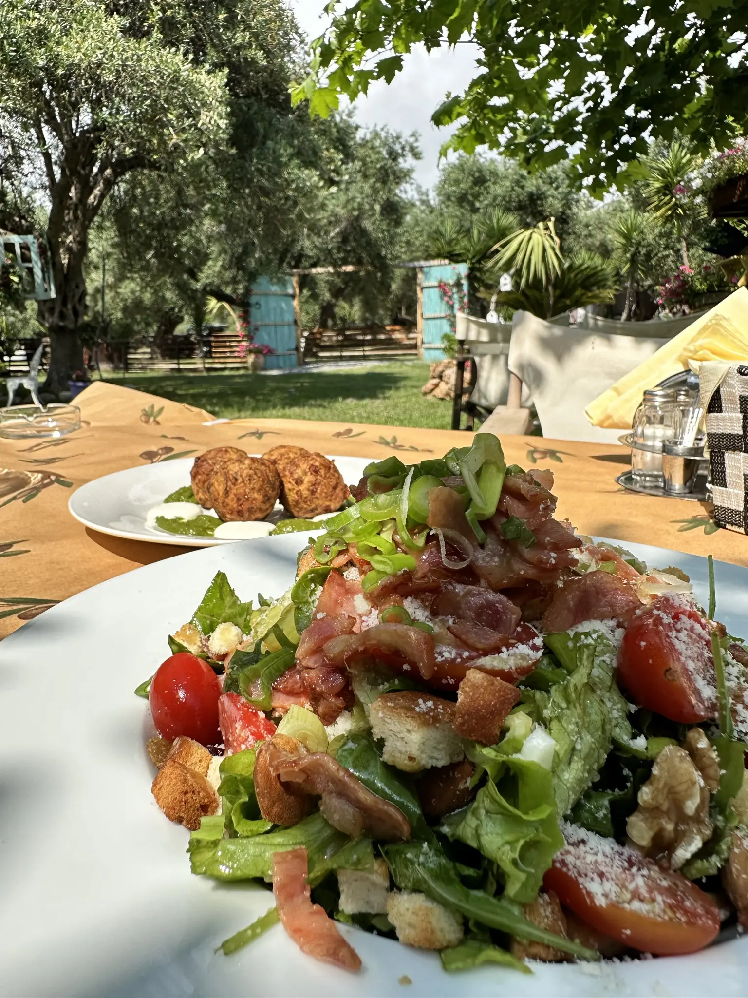 Salat Nissos im Restaurant