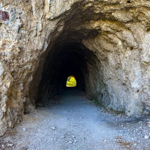 Tunnel auf dem Wanderweg